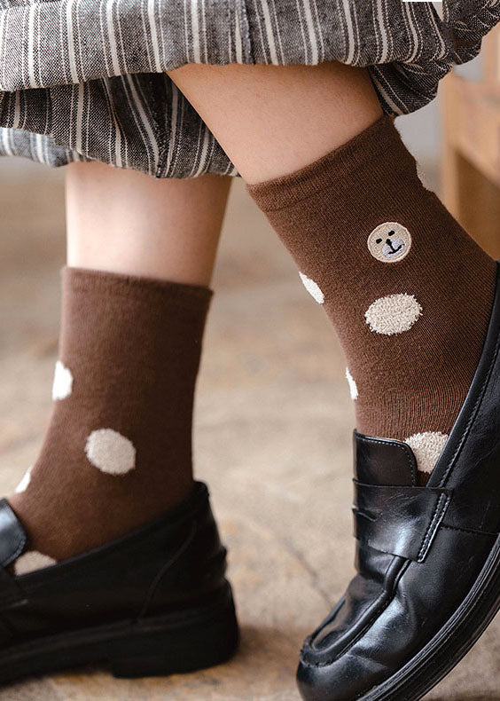 Wadenlange Baumwollsocken mit einfachem Stickmuster