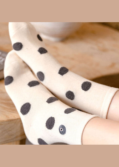 Wadenlange Baumwollsocken mit einfachem Stickmuster