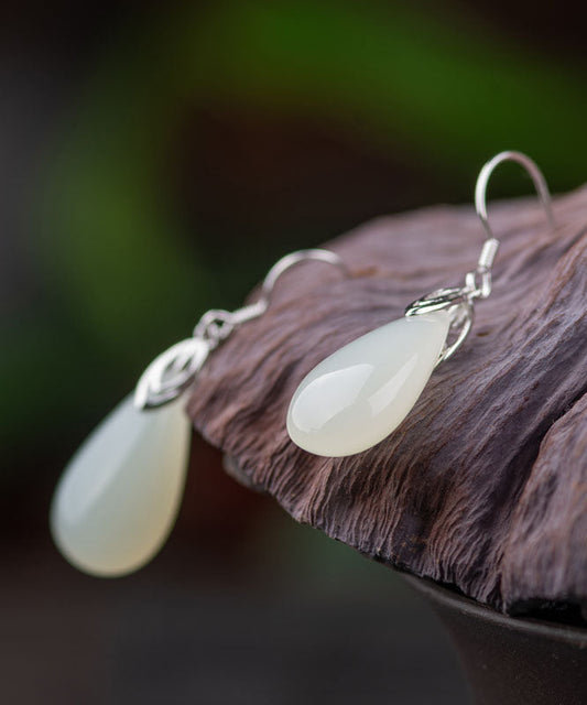 Pendientes sencillos de gota de agua de jade con baño de oro de 18 quilates y plata de ley dorada