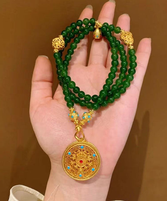 Collar sencillo de cuentas graduadas con gemas y cuentas de oro antiguo verde