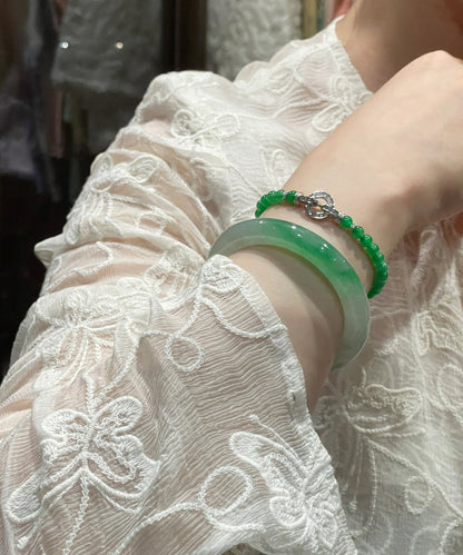 Schlichtes grünes Jadearmband aus Sterlingsilber