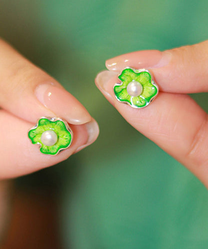 Schlichte grüne Lotus-Ohrstecker aus Sterlingsilber mit Perlen