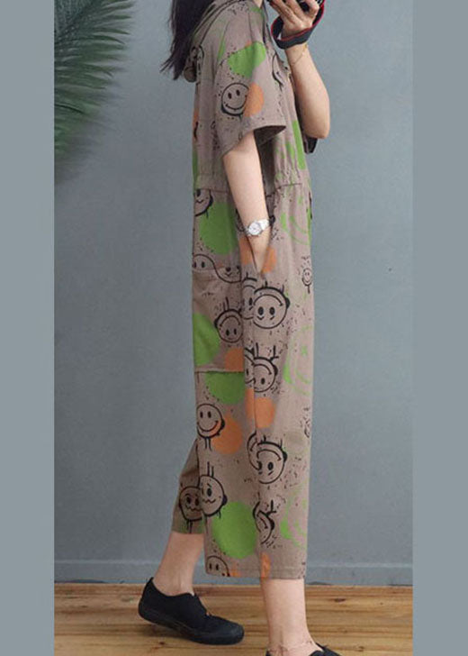Schlichter Khaki-Jumpsuit aus Baumwolle mit Kapuze und halben Ärmeln