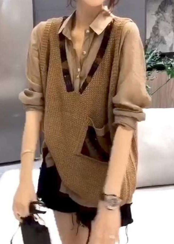 Einfache, lockere Strickweste mit V-Ausschnitt und Taschen in Khaki