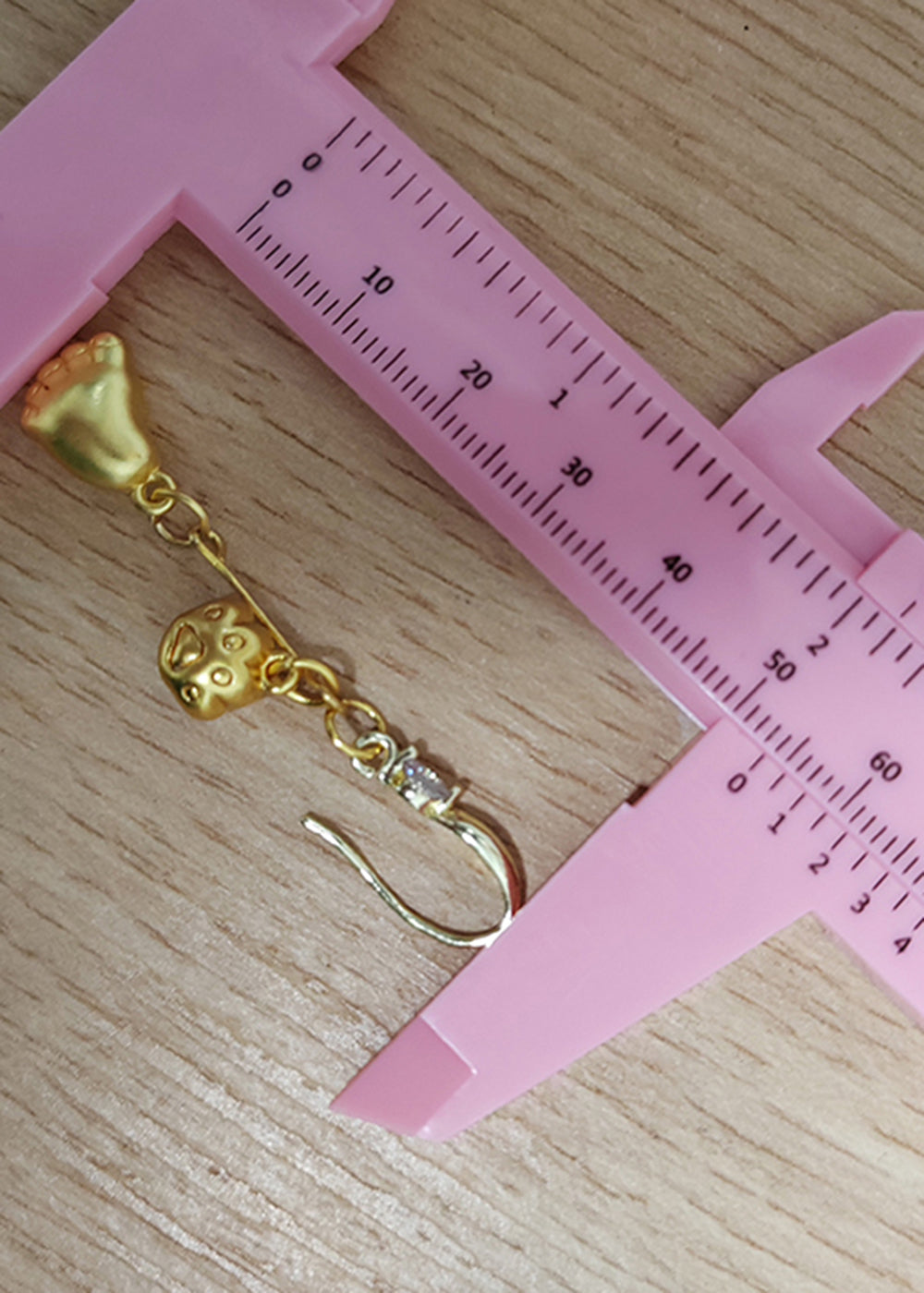 Einfache kleine Füße 14K Gold Tropfen Ohrringe