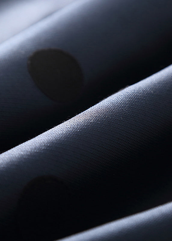 Einfaches, marineblaues, ärmelloses, langes Kleid mit Punkten und Reißverschluss