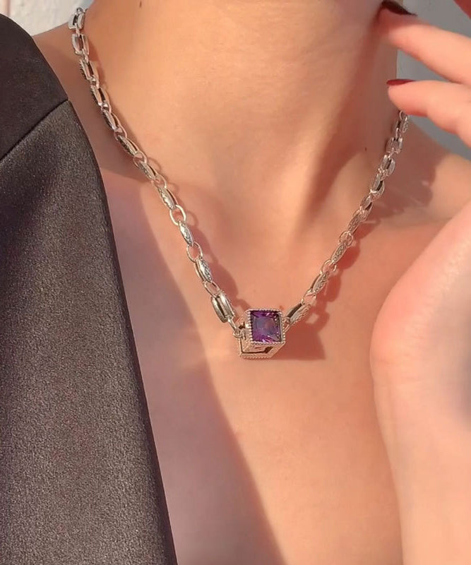 Collar sencillo con colgante de cristal morado en plata de ley