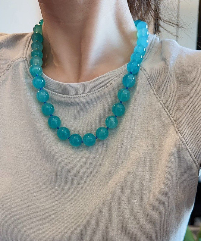 Schlichte Halskette mit roten Kristallperlen