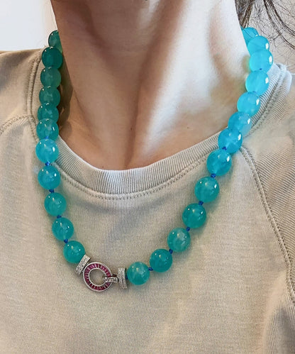 Schlichte Halskette mit roten Kristallperlen