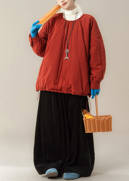 Einfaches rotes Zweiteiler-Set aus feinem Baumwollstoff mit Rundhalsausschnitt, bestehend aus Oberteil und Hose, für den Winter