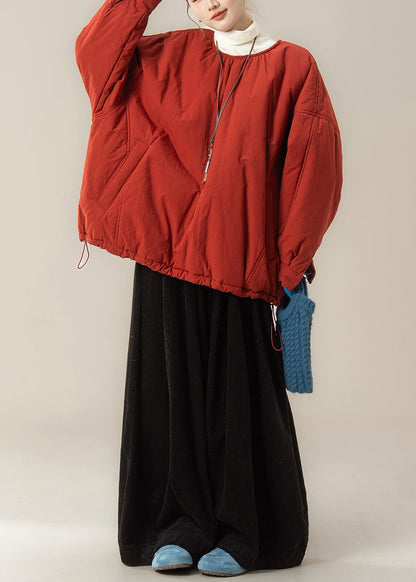 Einfaches rotes Zweiteiler-Set aus feinem Baumwollstoff mit Rundhalsausschnitt, bestehend aus Oberteil und Hose, für den Winter