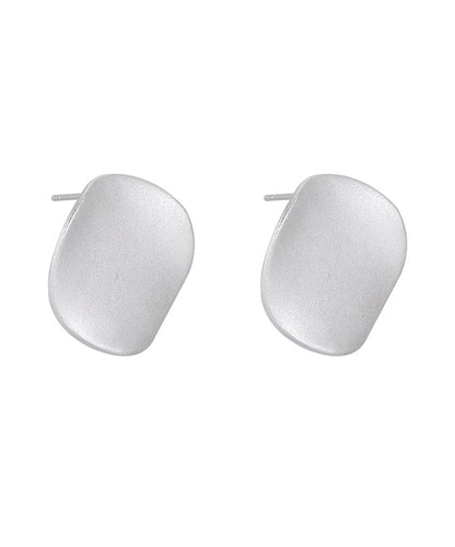 Schlichte Ohrstecker aus mattiertem Sterlingsilber mit Seidenmuster