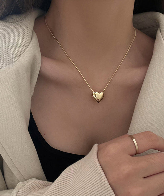 Schlichte Halskette aus herzförmigem Sterlingsilber mit Seidenanhänger