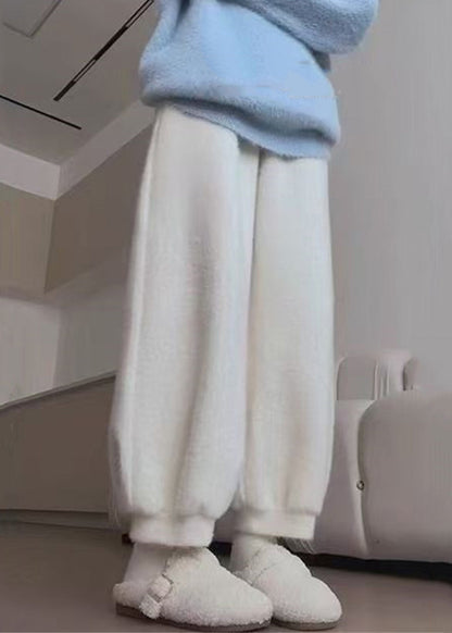 Einfache weiße, einfarbige, gestrickte Laternen-Crop-Hose aus Nerzhaar mit Taschen für den Winter