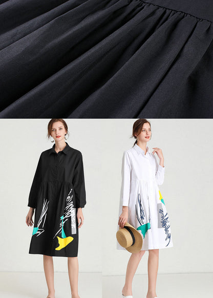 Schlichtes Peter Pan-Herbstkleid mit weißem Aufdruck