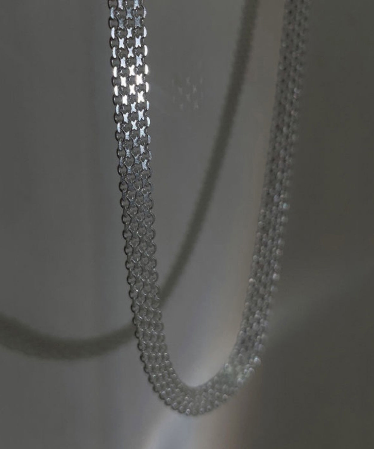 Schlichte, handgewebte Halskette aus weißem Sterlingsilber