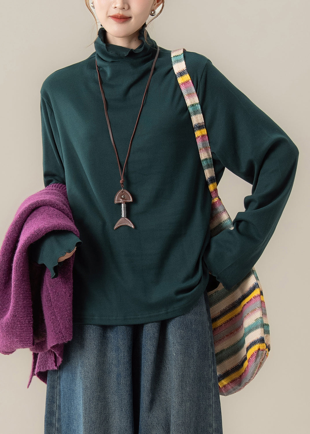 Einfaches gelbes Rüschen-T-Shirt mit hohem Kragen aus Baumwolle, Frühlings-T-Shirt