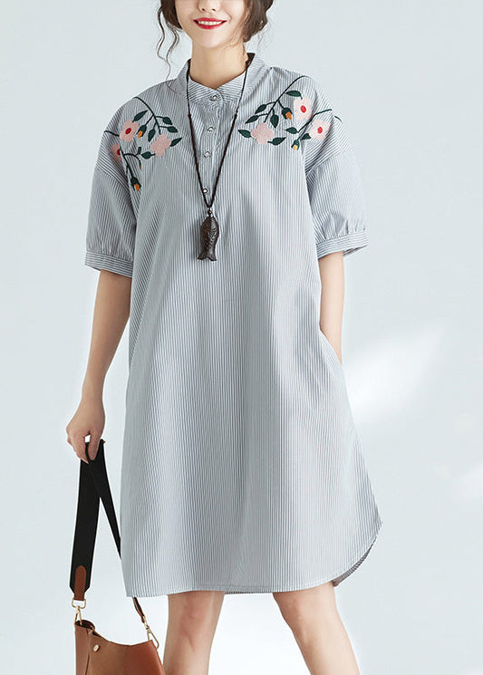 Schlichtes schwarz-weiß gestreiftes Baumwollkleid Feines Nähen Stehkragen Tunika Sommerkleid