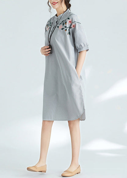 Schlichtes schwarz-weiß gestreiftes Baumwollkleid Feines Nähen Stehkragen Tunika Sommerkleid