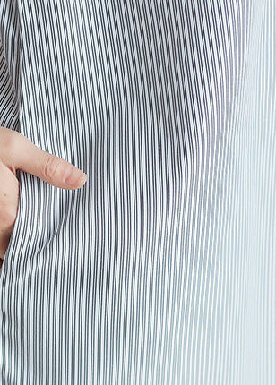 Schlichtes schwarz-weiß gestreiftes Baumwollkleid Feines Nähen Stehkragen Tunika Sommerkleid