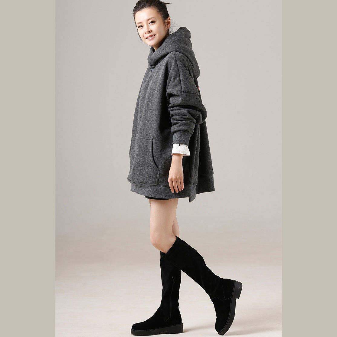 Einfache Baumwollbluse stylische große Taschen Outfits graue Silhouette Top mit Kapuze