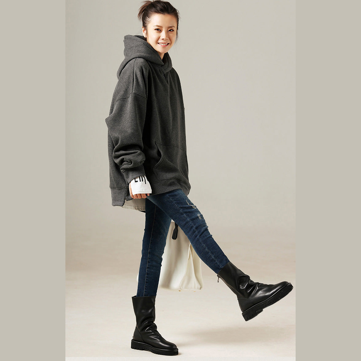 Einfache Baumwollbluse stylische große Taschen Outfits graue Silhouette Top mit Kapuze