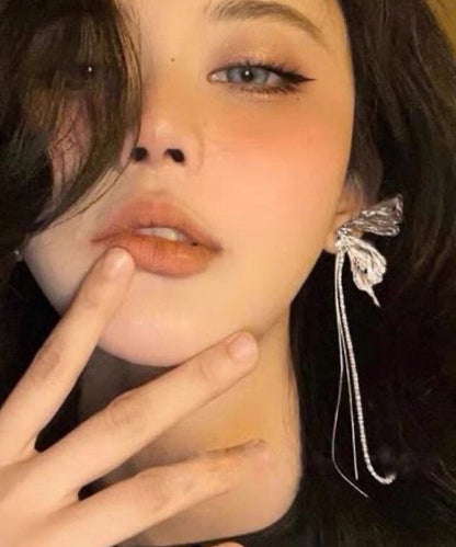 Pendientes colgantes de borla de mariposa de plata de ley y seda fina