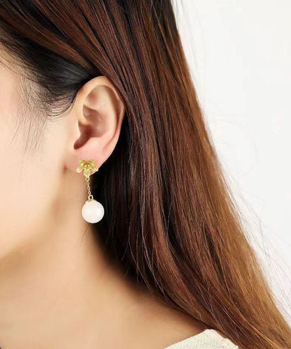 Pendientes colgantes finos de jade floral en oro antiguo blanco