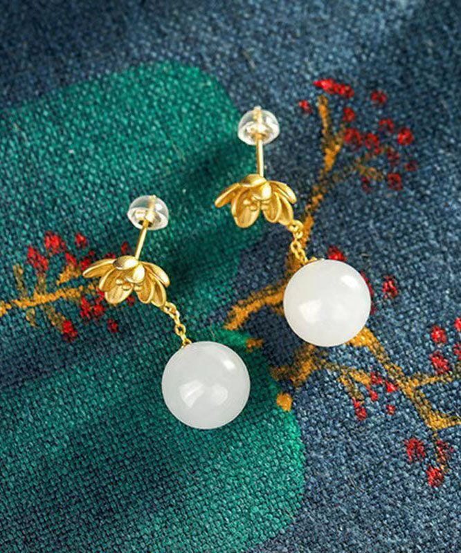 Pendientes colgantes finos de jade floral en oro antiguo blanco
