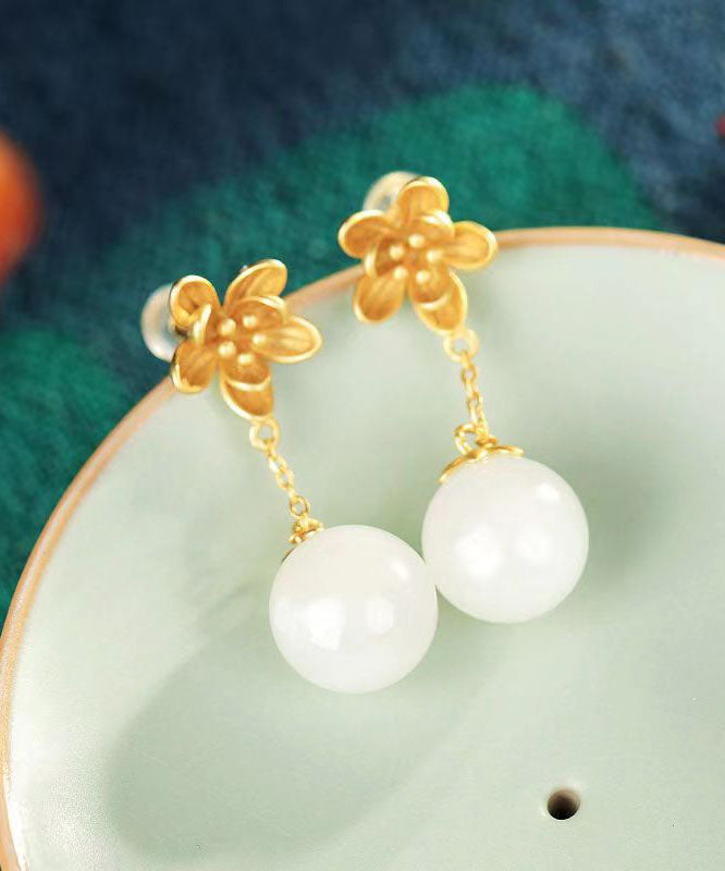 Pendientes colgantes finos de jade floral en oro antiguo blanco