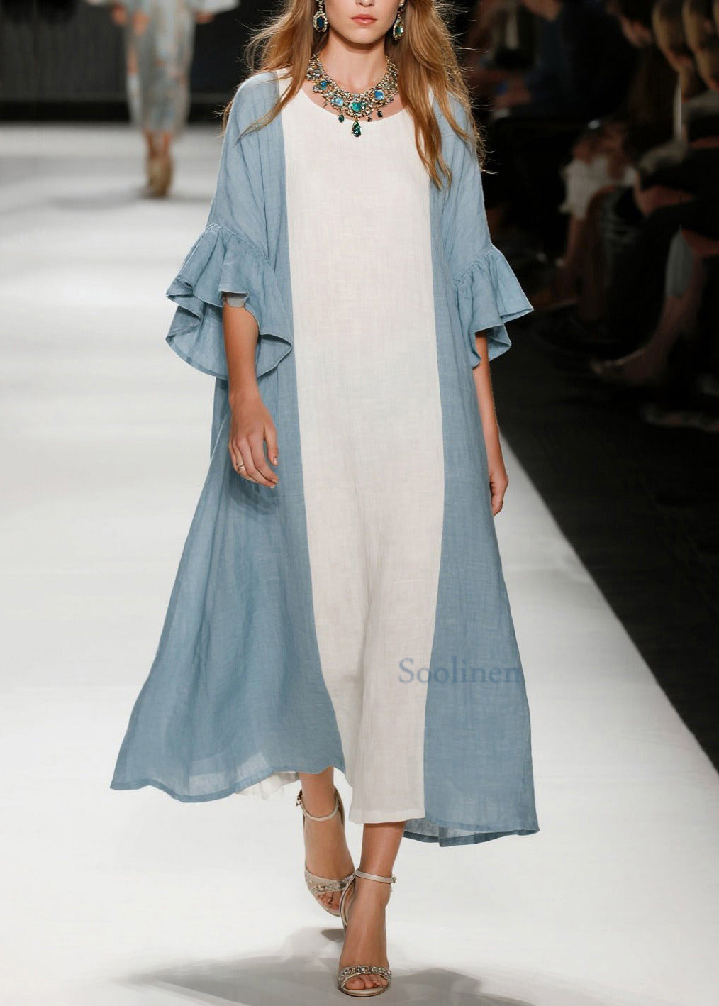 Vestidos de algodón con patchwork azul cielo y mangas acampanadas extragrandes