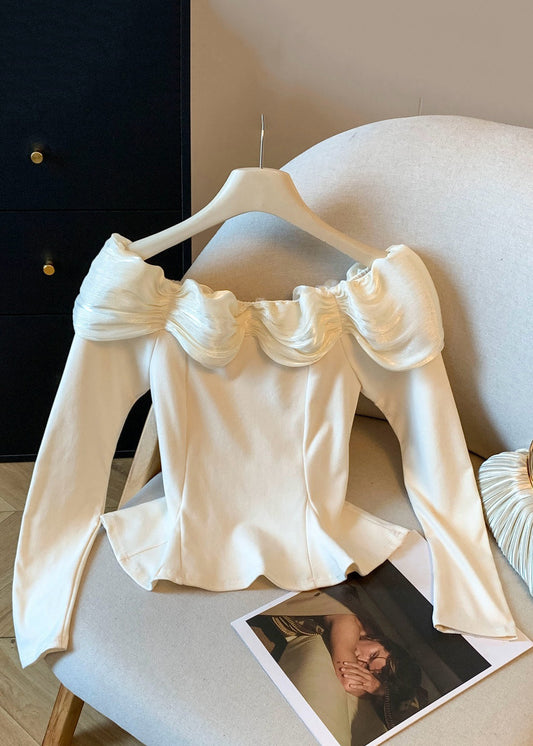 Schmal geschnittenes aprikosenfarbenes Baumwoll-T-Shirt mit Blumenmuster und Knitter-Patchwork-Design