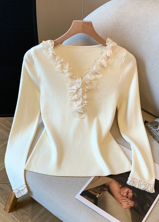 Schmal geschnittenes, aprikosenfarbenes T-Shirt aus einfarbigem Strickbaumwollstoff mit Rüschen