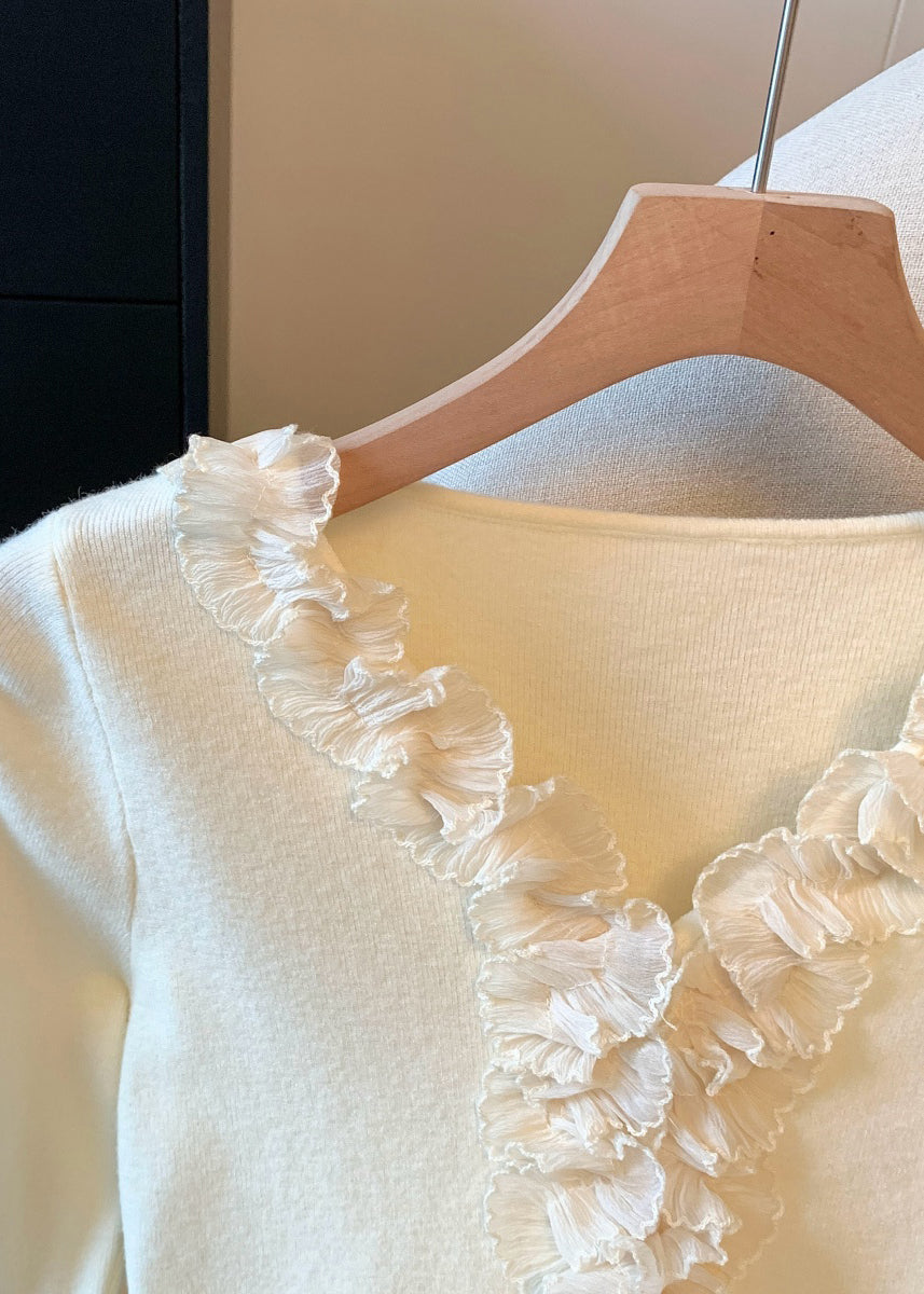 Schmal geschnittenes, aprikosenfarbenes T-Shirt aus einfarbigem Strickbaumwollstoff mit Rüschen