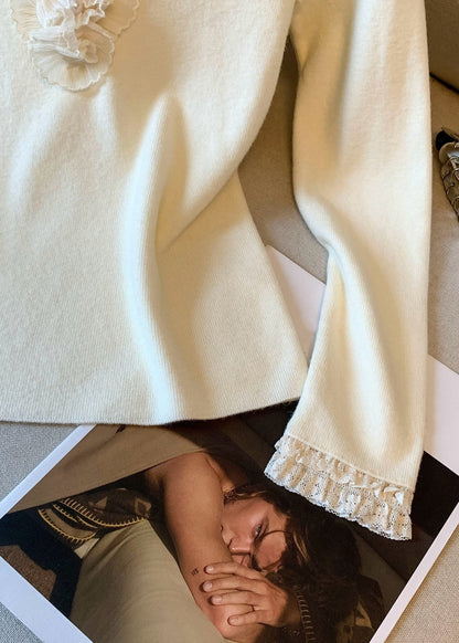 Schmal geschnittenes, aprikosenfarbenes T-Shirt aus einfarbigem Strickbaumwollstoff mit Rüschen