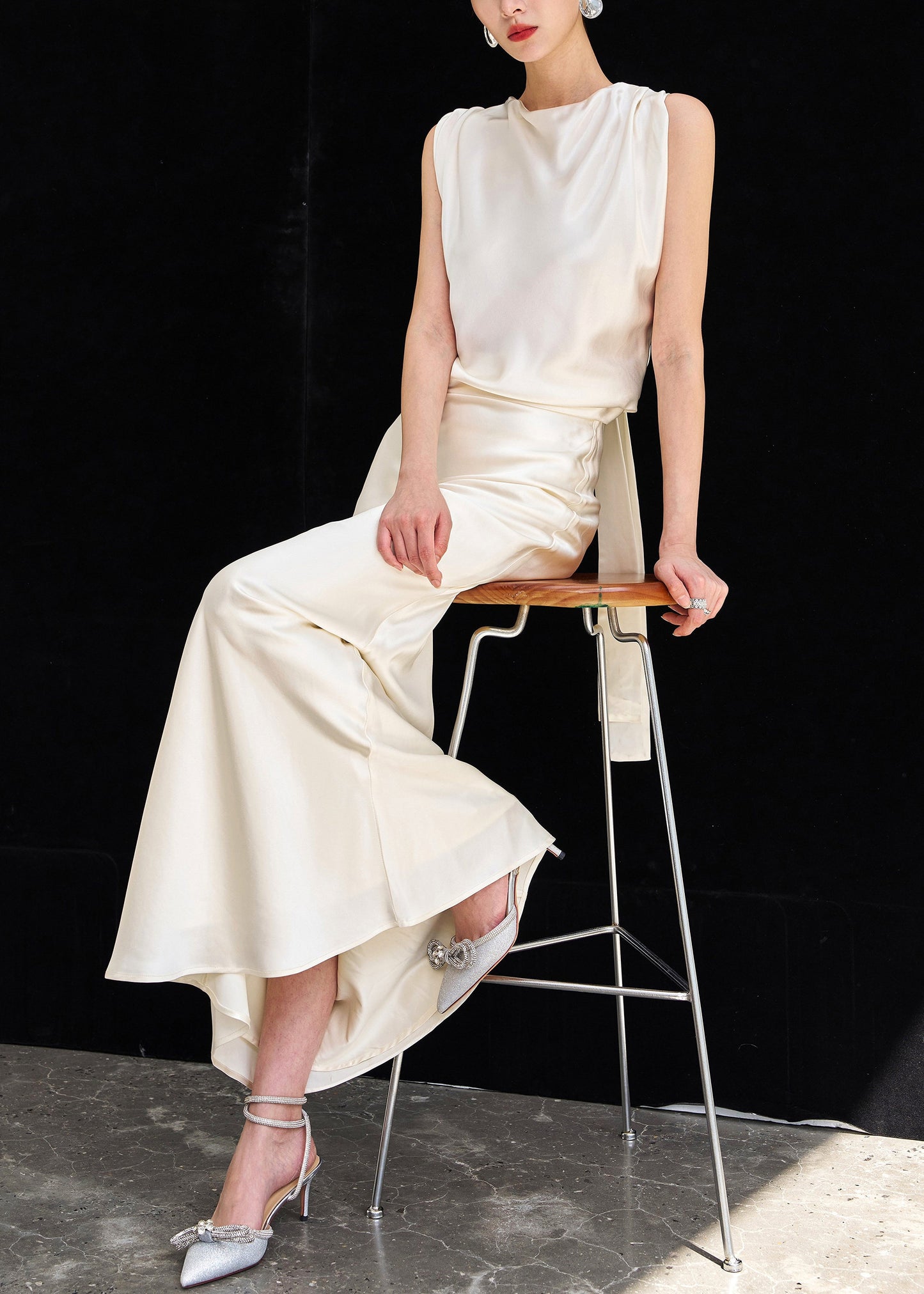 Slim Fit Beige Backless Lace Up Tops And Skirts Silk Two Piece Set Sleeveless