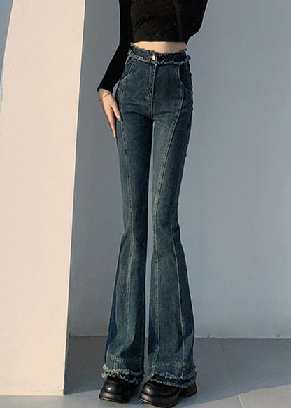 Schmal geschnittene, blaue Jeans mit originellem Design, Taschen und ausgestellten Beinen – ideal für den Frühling