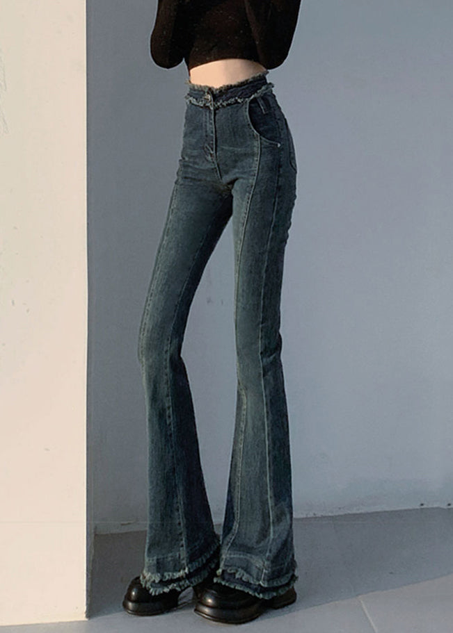 Schmal geschnittene, blaue Jeans mit originellem Design, Taschen und ausgestellten Beinen – ideal für den Frühling