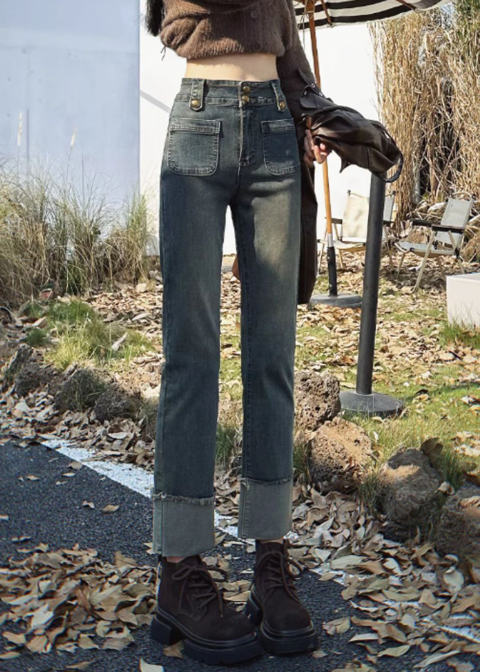 Schmal geschnittene, blaue Jeans mit Taschen, hoher Bund, Cropped-Hose für den Frühling