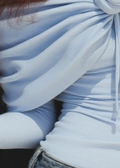 Suéter de punto de patchwork con cuello oblicuo azul de corte entallado para primavera