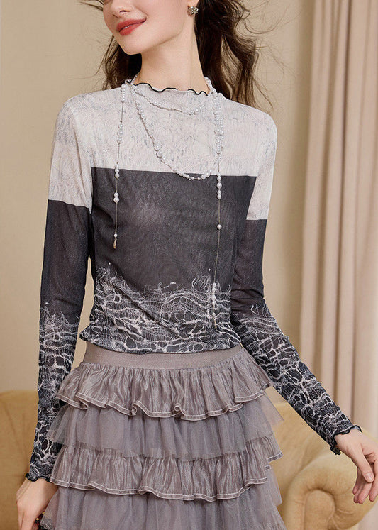 Top ajustado con cuello alto, estampado y bloques de color para primavera