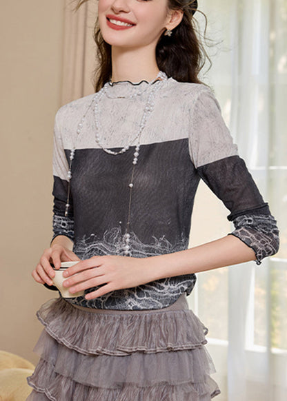 Top ajustado con cuello alto, estampado y bloques de color para primavera