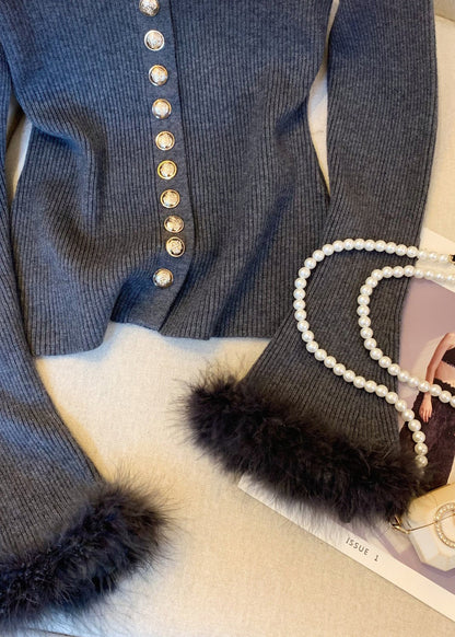 Schmal geschnittener, dunkelgrauer, flauschiger Patchwork-Strickpullover mit ausgestellten Ärmeln