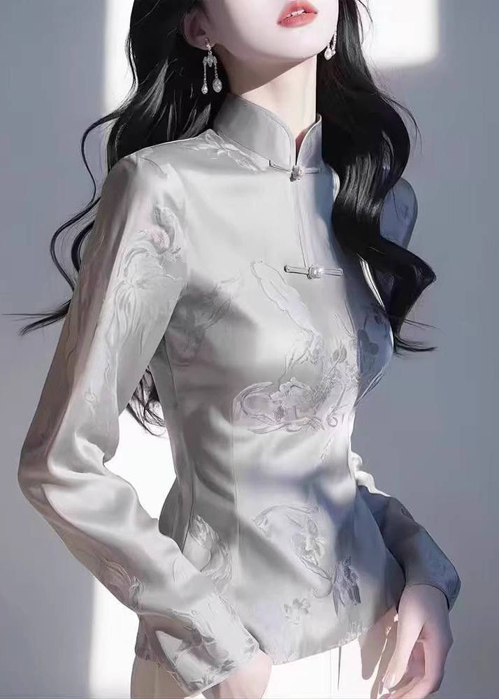 Tops con cuello alto gris ajustado y estampado de otoño