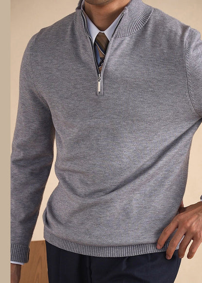 Schmal geschnittener, grauer Strickpullover für Herren mit Stehkragen und Reißverschluss, Winter