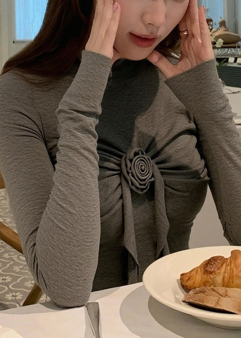 Schmal geschnittene graue Rollkragen-T-Shirts aus Baumwolle mit Blumenmuster für den Winter