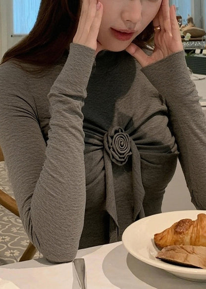 Schmal geschnittene graue Rollkragen-T-Shirts aus Baumwolle mit Blumenmuster für den Winter