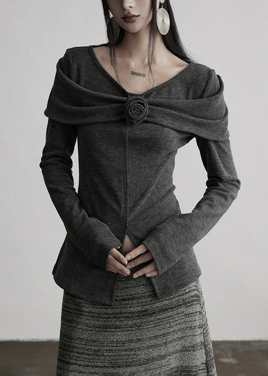 Camisetas de algodón con cuello en V y estampado floral en gris de corte entallado para primavera.