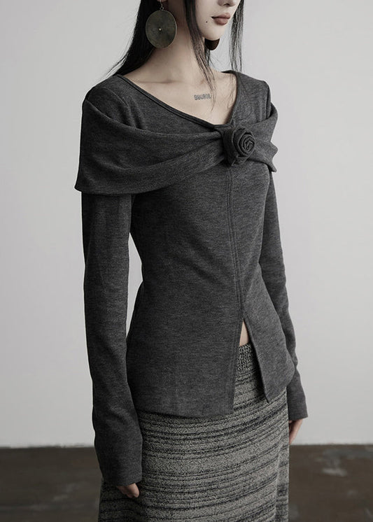 Camisetas de algodón con cuello en V y estampado floral en gris de corte entallado para primavera.