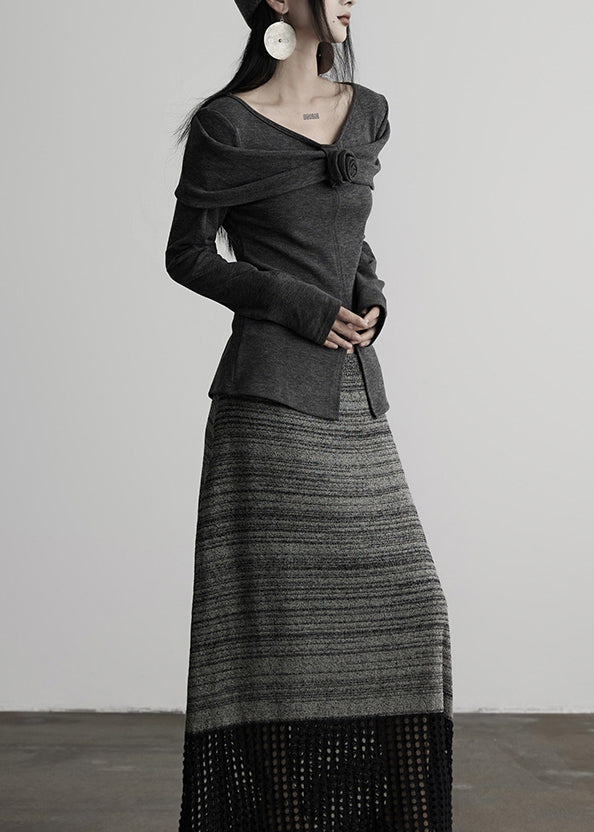 Camisetas de algodón con cuello en V y estampado floral en gris de corte entallado para primavera.